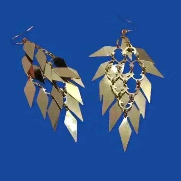 Vintage Gold-toned metal mesh Dangle chandelier style earrings - Picture 7 of 16